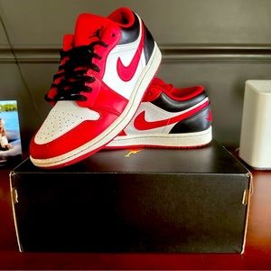 Authentic Men’s Air Jordan1Low Size 8